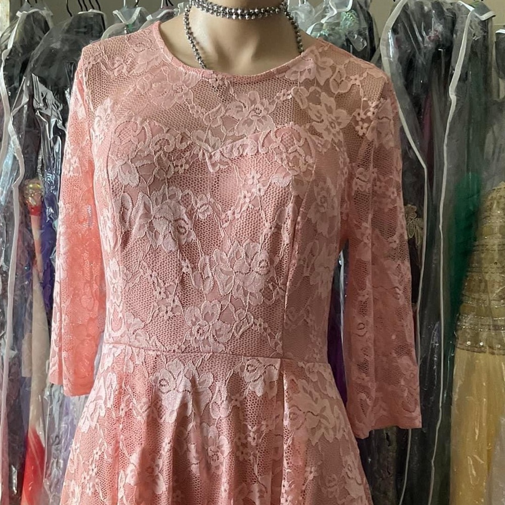 Dressystar High-Low Sleeve Lace Dress
Size Medium
Price $25